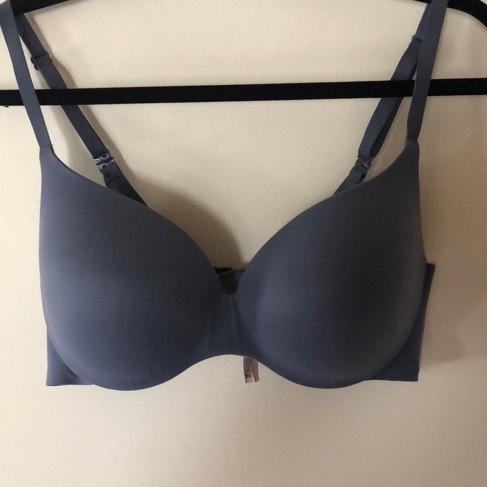 Victoria’s Secret gray tshirt bra size 36C
